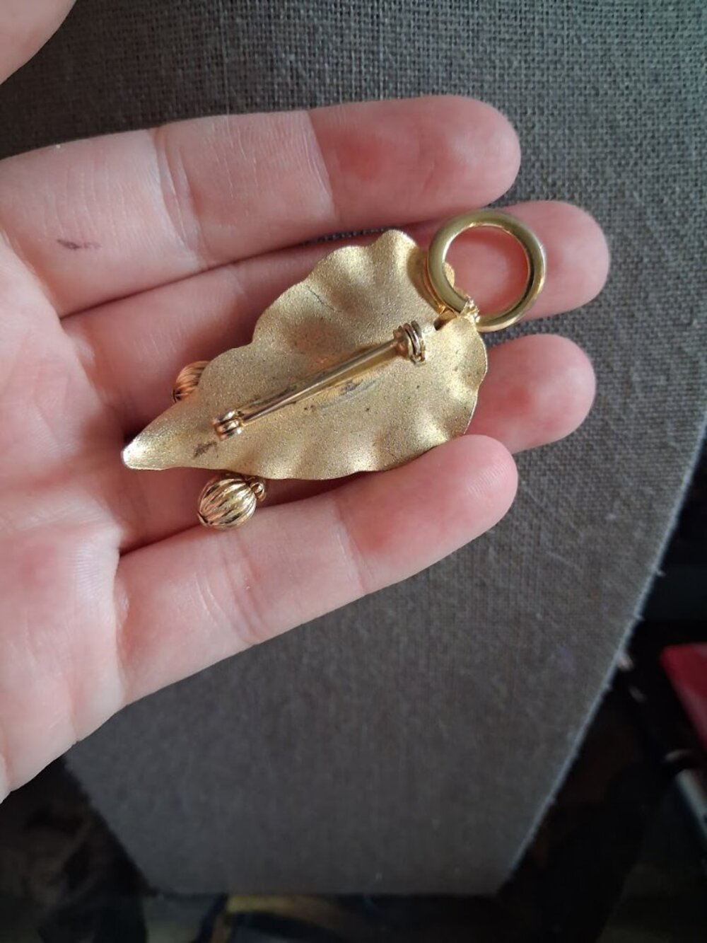 Unusual Leaf brooch - Picture 2 of 2